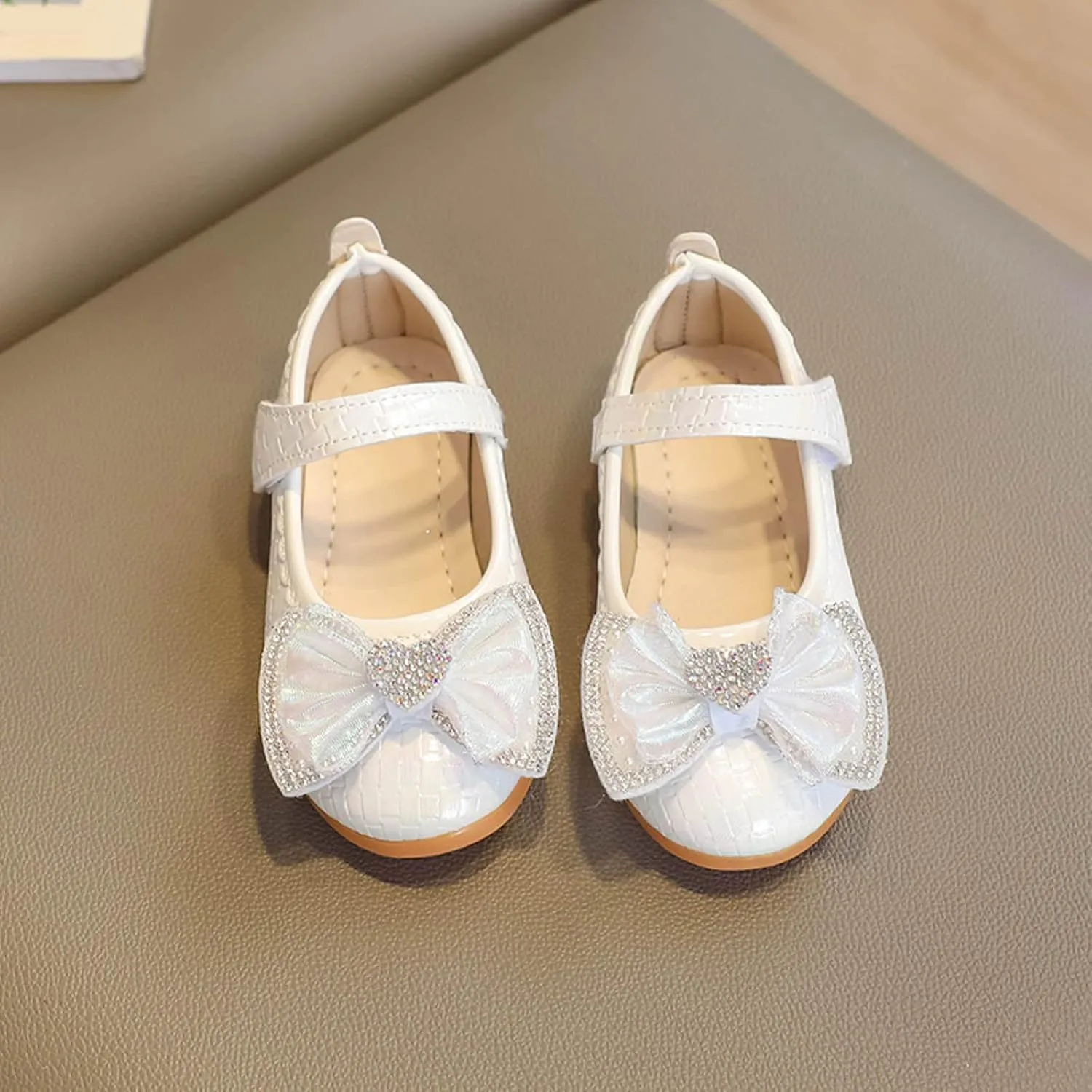 Fashion Summer Children Sandals Girls Casual Shoes Flat Bottom Lightweight Rhinestone Pearl Bow Slide Sandals